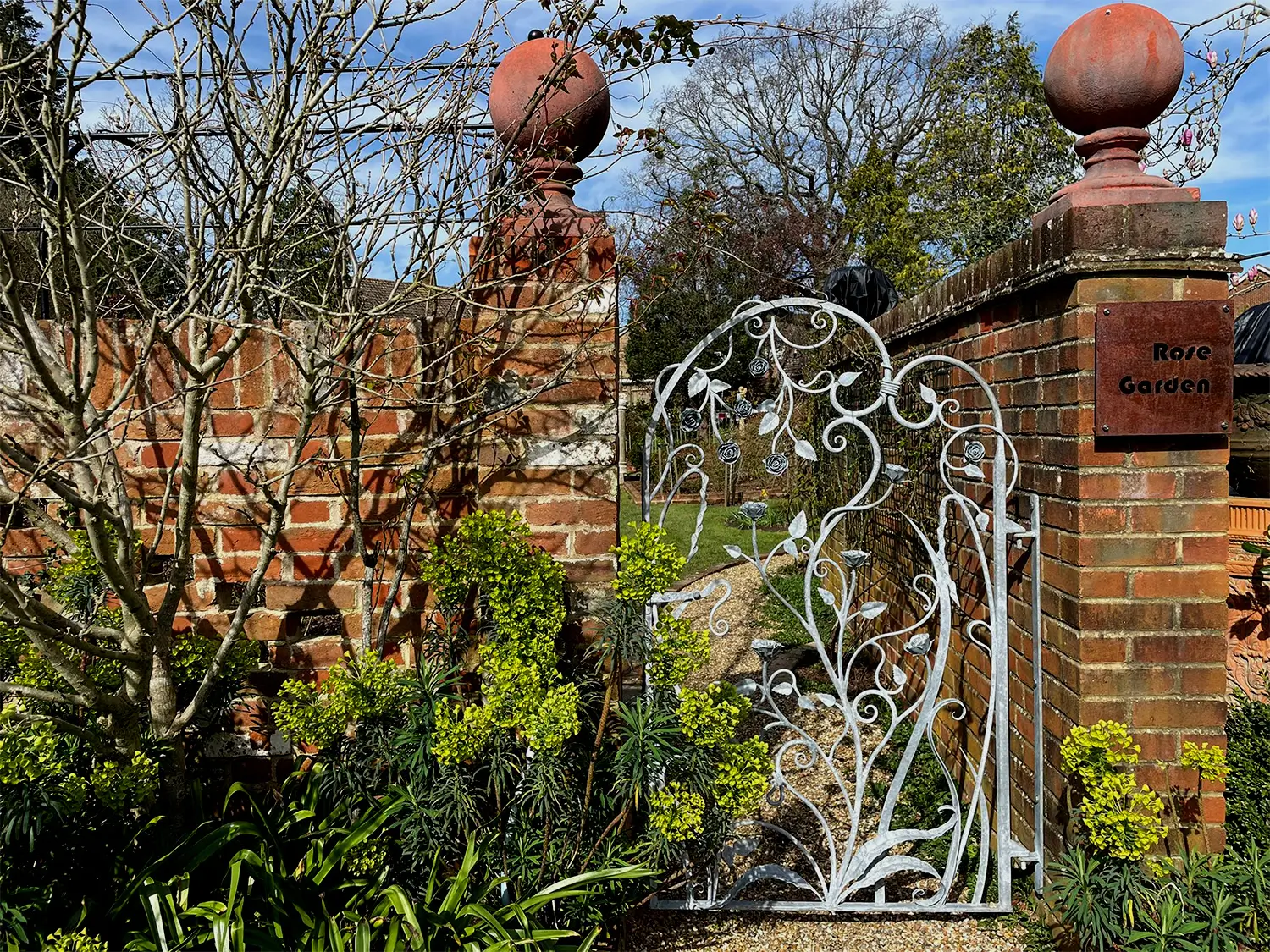 the-rose-garden-sculputred-gate-1500